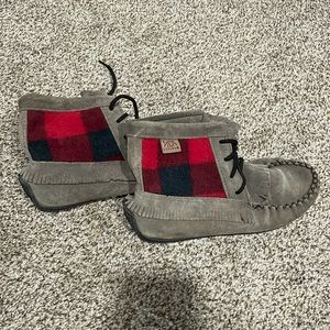 Laurentian Cheif Canada lace up red plaid moccasins